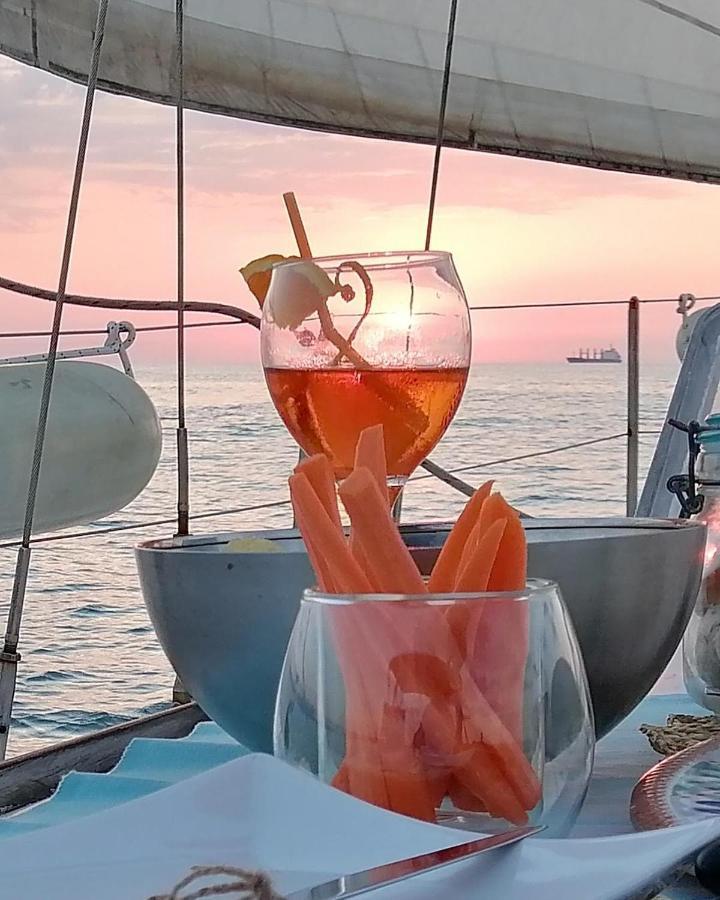 La Tua Stanza A Vela Sul Mare Hotel Bari Exterior photo